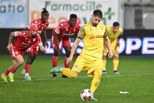 Gicu Grozav (33 de ani), extrema stângă de la Petrolul Ploiești, a semnat un nou contract cu gruparea prahoveană.