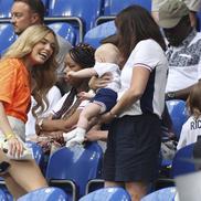 Georgina Irwin (în portocaliu) la Anglia - Slovacia / FOTO: Imago