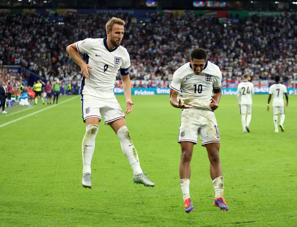 Anglia – Slovacia 2-1 » Jude Bellingham și Harry Kane au tranșat calificarea în prelungiri, după ce englezi au jucat penibil 90 de minute. Anglia - Elveția, primul sfert de la EURO