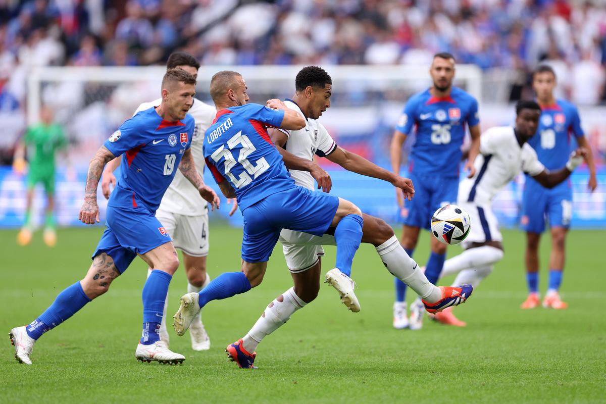 Anglia – Slovacia 2-1 » Jude Bellingham și Harry Kane au tranșat calificarea în prelungiri, după ce englezi au jucat penibil 90 de minute. Anglia - Elveția, primul sfert de la EURO