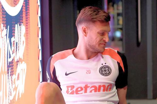 Dennis Politic, în cantonamentul de la FCSB. FOTO: Facebook @FCSB