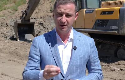Mesaj direct pentru Ilie Bolojan, de pe șantier: „Aș sugera încă ceva” + mesaj triumfător: „Stadionul se face. Și nu oricum”