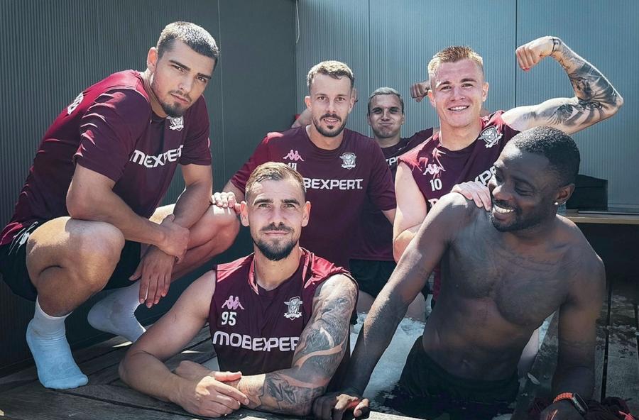 Claudiu Petrila, Tobias Christensen și Omar El Sawy au acuzat probleme medicale în cantonamentul Rapidului. Borisav Burmaz este OUT tot anul. Foto: FC Rapid Trei mari dubii pentru Costel Gâlcă după cantonamentul Rapidului din Slovenia