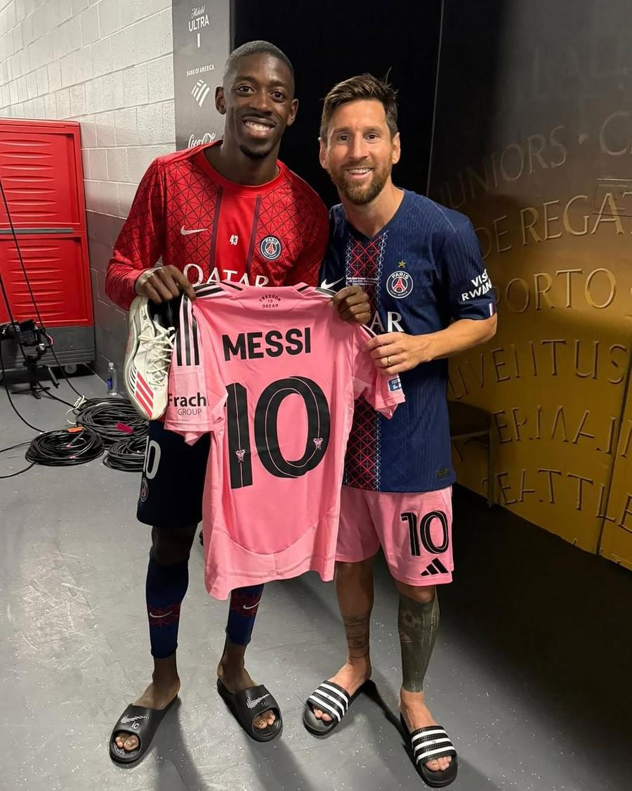 Ousmane Dembele și Lionel Messi s-au fotografiat împreună, după PSG - Inter Miami 4-0 / Foto: Instagram L-a bătut și apoi l-a dezbrăcat! Dembele i-a luat inclusiv ghetele lui Lionel Messi și s-a lăudat pe internet