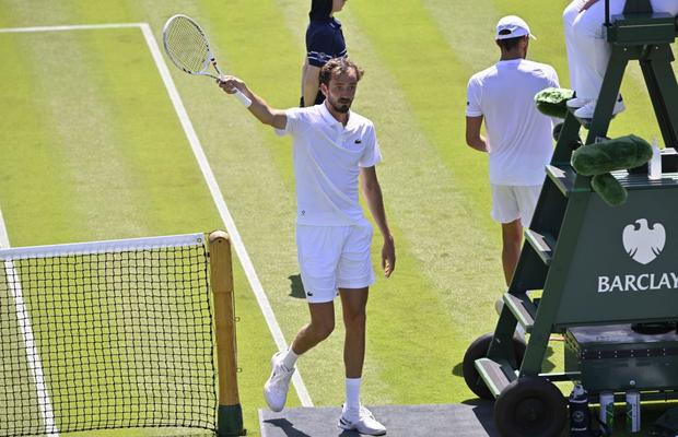 „Cimitirul” favoriților la Wimbledon: Tsitsipas, Medvedev și Ostapenko, OUT din primul tur! + Favoritul 20, eliminat de numărul 461 mondial