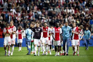 Ajax concediază 7 jucători prin WhatsApp