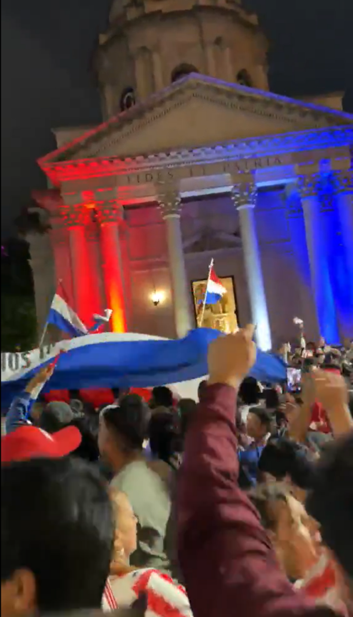 Sărbătoare în Paraguay după calificarea în optimile Mondialului // foto: Imago și X