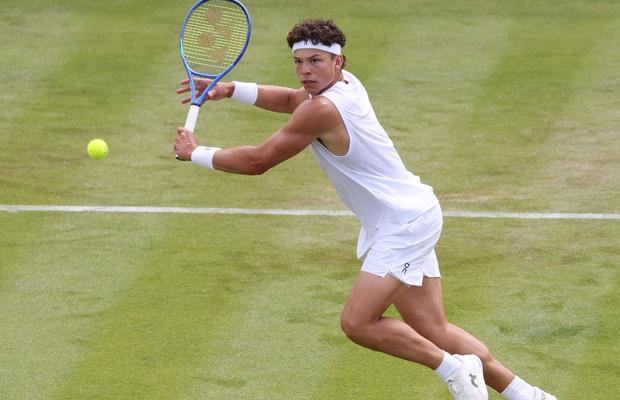 Surpriză de proporții la Wimbledon » Favoritul 4, eliminat după 2-1 la seturi