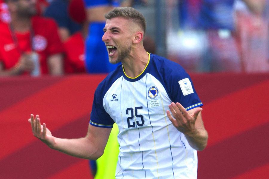 Jovo Lukic a fost titular contra Canadei, în grupe, și a marcat golul Bosniei la egalul cu una dintre naționalele gazdă ale Mondialului, 1-1 Foto: Imago FIFA împarte banii cluburilor ce au dat jucători la Cupa Mondială » Ce echipă conduce topul și câți bani va primi