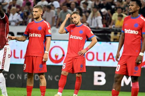 Mihai Lixandru, în centru, dorit de DC United și Anderlecht/ foto Imago Images