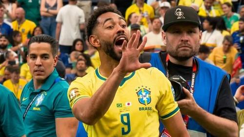 Matheus Cunha arată 5 degete în direcția japonezilor