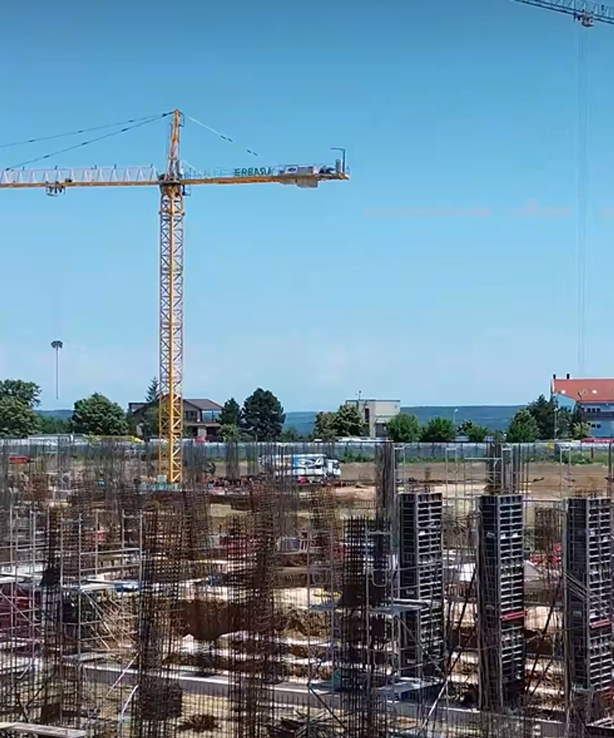 Stadionul de la Pitești, imagini de pe 30 iunie 2026 // foto: capturi Facebook Constructii Erbasu