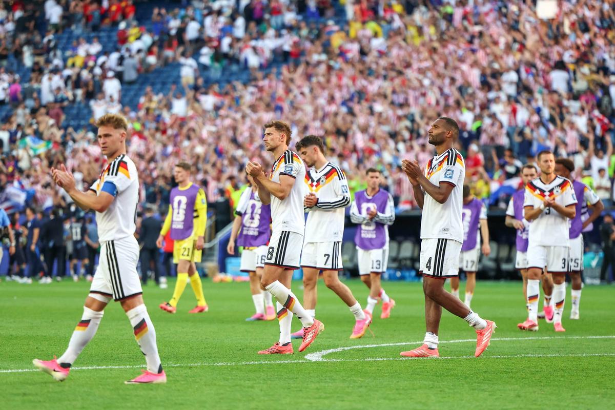 Alan Shearer, furios: „Portarul Paraguayului i-a mințit pe arbitrul de centru și pe VAR!”