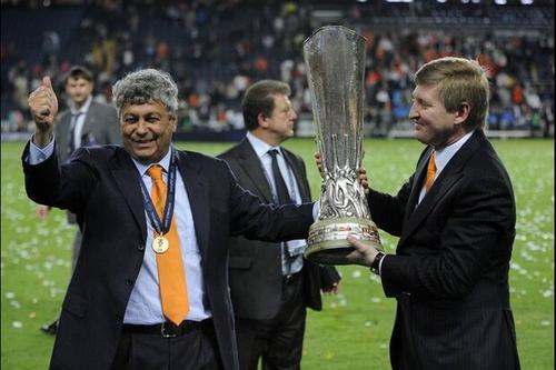 Vicepreședintele lui Șahtior, Boris Kolesnikov, afirmă că „Mircea nu a discutat cu nimeni de la noi despre acest subiect. Faptul că Lucescu a ajuns la Kiev a fost o știre și pentru noi”.