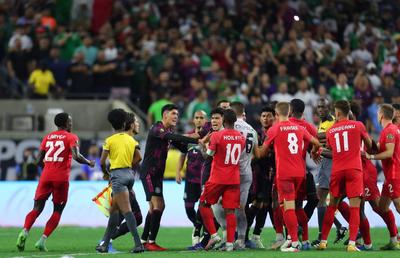 Meci oprit și bătaie între jucători la partida Mexic - Canada! De la ce a pornit totul