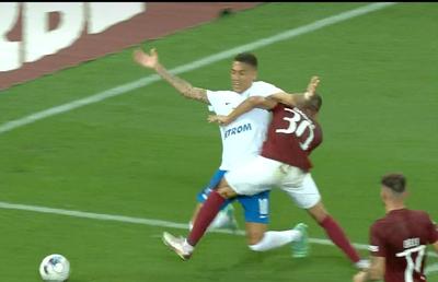 Hațegan n-a revenit din vacanță » Nu a văzut un penalty cât casa în Rapid - Farul