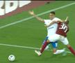 Farul a cerut penalty în minutul 67 al partidei cu Rapid, după un duel între Jefte Betancor și Alexandru Dandea.