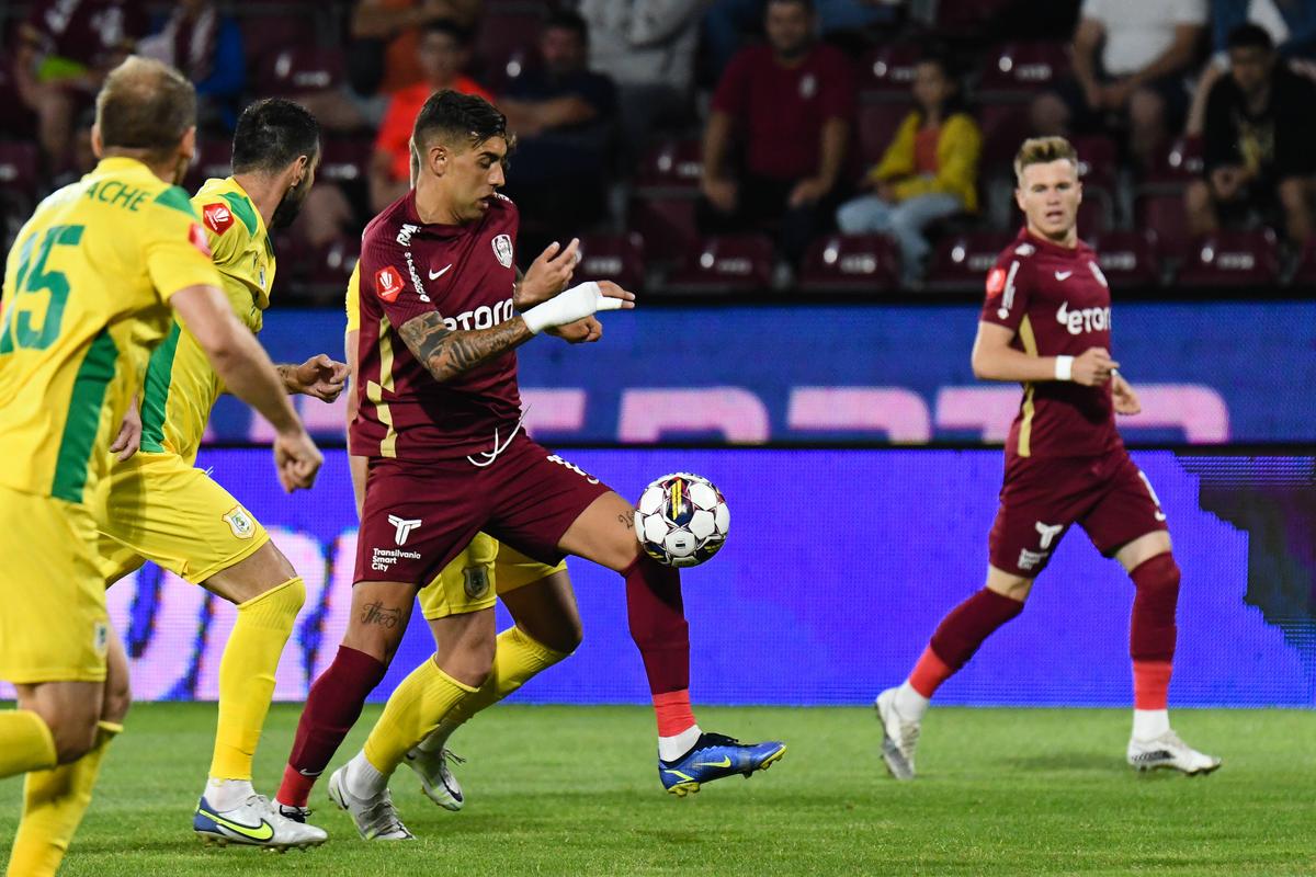 Dan Petrescu, contrariat de 2 fotbaliști ai campioanei CFR: „Ei niciodată nu sunt bine. Nu știu ce se întâmplă”