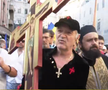 Gigi Becali, Alexandru Tudor și preoții înainte de plecarea la marșul prin București. Foto: Eli Driu (Libertatea)