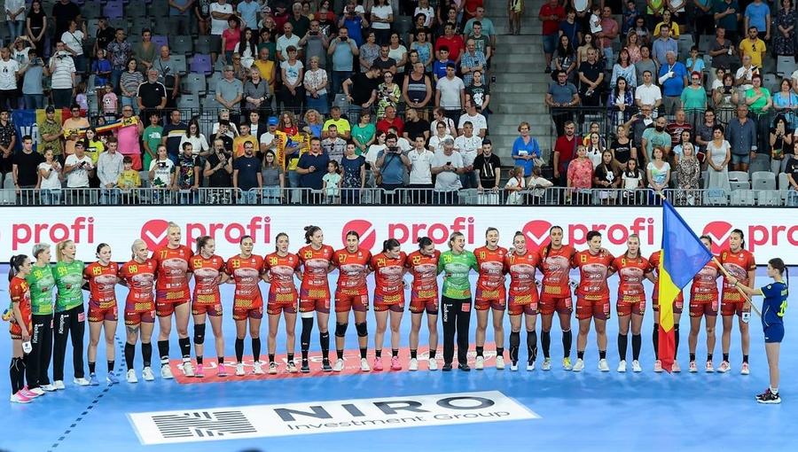 Jucătoarele naționalei înainte de startul meciului Foto Facebook FR Handbal Naționala, cu bune și rele după meciurile cu Spania » Neagu menajată, Pintea fără greșeală