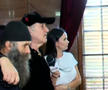 Gigi Becali a ieșit în stradă cu o „armată” de preoți și zeci de susținători: „Sfințesc Calea Victoriei după marșul LGBT” » Imagini incredibile de la Palat și din oraș + Discurs homofob în direct