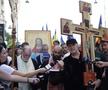 Gigi Becali, Alexandru Tudor și preoții înainte de plecarea la marșul prin București. Foto: Eli Driu (Libertatea)