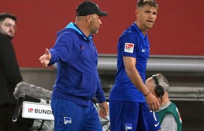 Ați mai văzut așa ceva? Antrenorul unui club mare din Germania și-a folosit toți cei 3 fii ai săi în ultimul meci: „Nu simt că-i favorizez”