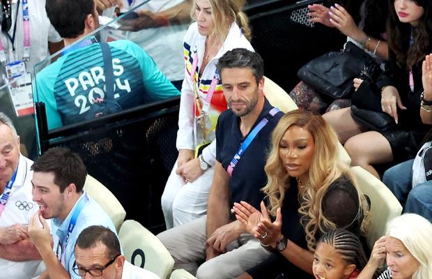 Serena Williams a urmărit de lângă Nadia Comăneci marea finală de la gimnastică » Imagini din Bercy Arena și ce au vorbit cele două: „I-am explicat cum e”