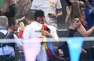 Alături de David Popovici, a devenit celebru într-o imagine virală la Jocurile OIimpice » Acum, își spune povestea pentru Gazetă: „Am împărțit durerea”