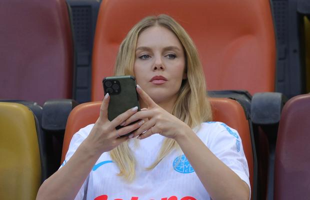 Susținere specială pentru Denis Alibec la FCSB - Shkendija: bunica și iubita în tribunele Arenei Naționale