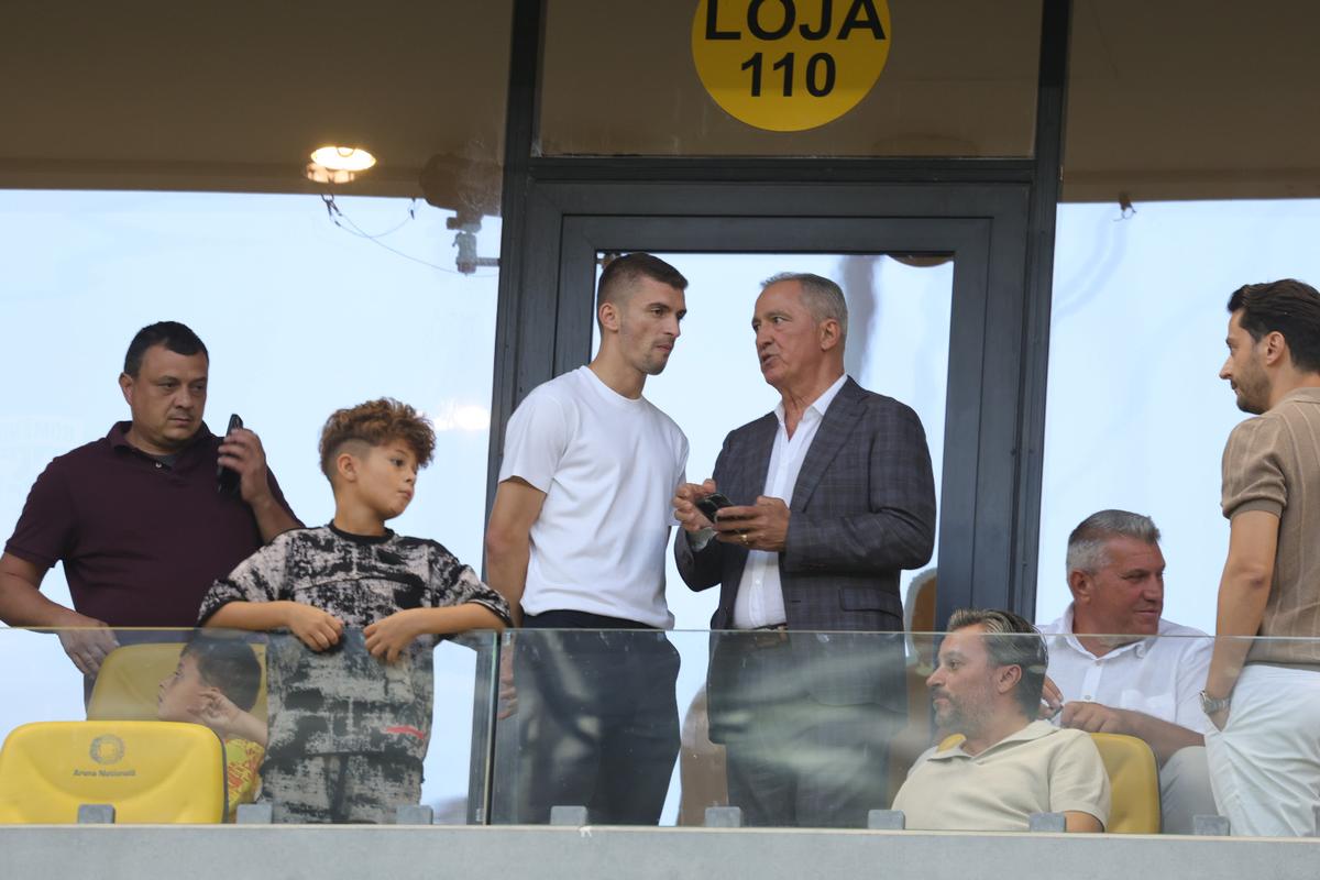 Absent de la FCSB - Shkendija, a urmărit meciul din tribune cu Teia Sponte
