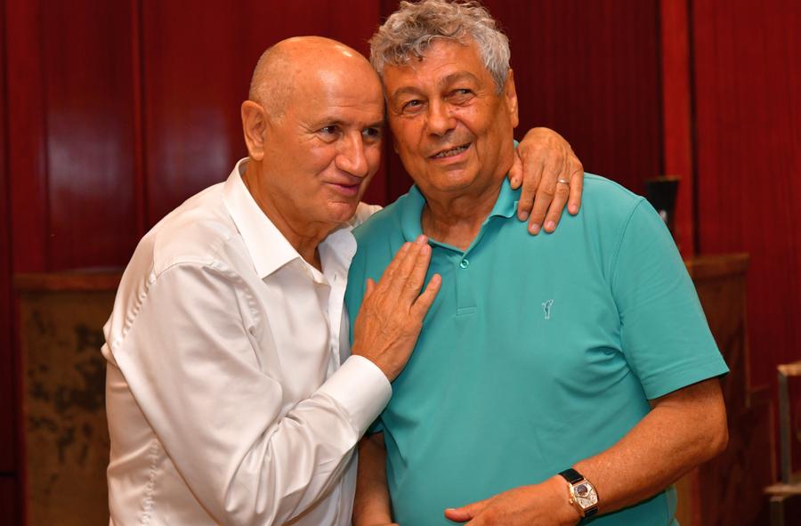 Mircea Lucescu și-a serbat ziua de naștere împreună cu aproape 50 de fotbaliști alături de care a colaborat în carieră. Foto: Cristi Preda (GSP.RO) Marius Șumudică poate reveni la Rapid?! „E clubul pe care îl iubesc!” » Ce a spus despre Dan Șucu