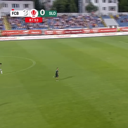 Golul 4 în Botoșani - Unirea Slobozia, cu Antoche depășit la viteză de Mailat. FOTO: captură Prima Sport