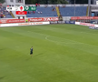 Golul 4 în Botoșani - Unirea Slobozia, cu Antoche depășit la viteză de Mailat. FOTO: captură Prima Sport