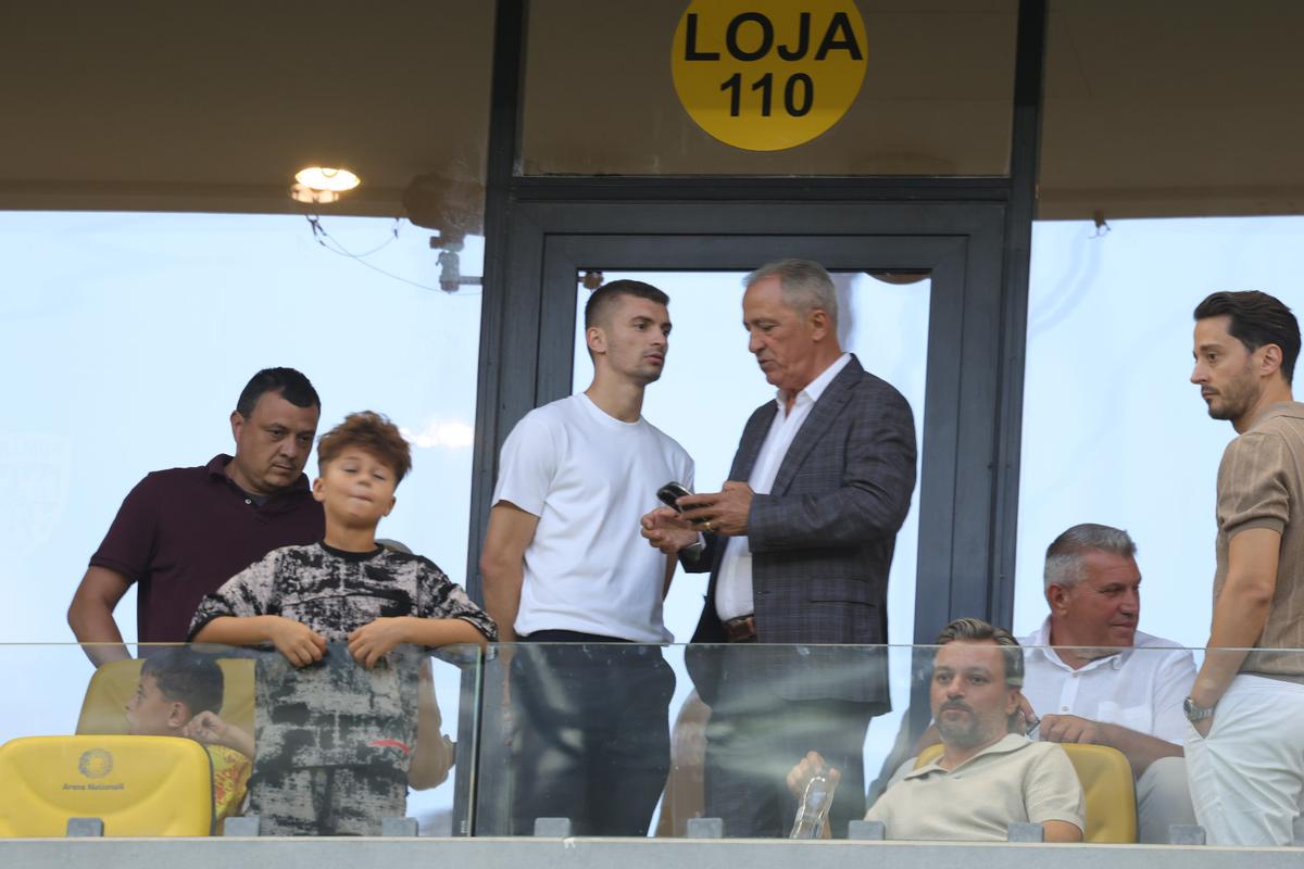 Absent de la FCSB - Shkendija, a urmărit meciul din tribune cu Teia Sponte