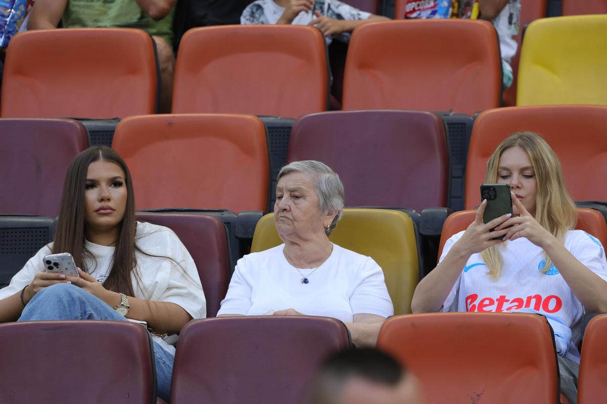 Susținere specială pentru Denis Alibec la FCSB - Shkendija: bunica și iubita în tribunele Arenei Naționale