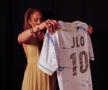 Jennifer Lopez în tricoul lui Carrarese Calcio