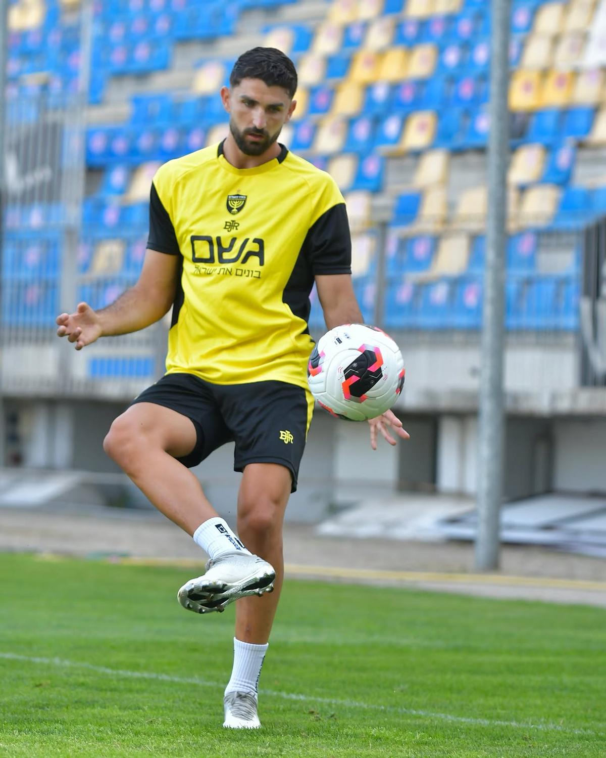 Beitar Ierusalim - AEK Larnaca, pe „Ilie Oană”