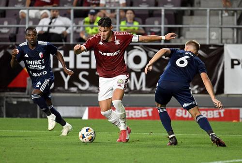 Riad Suta (dreapta) a plecat de la FC Botoșani