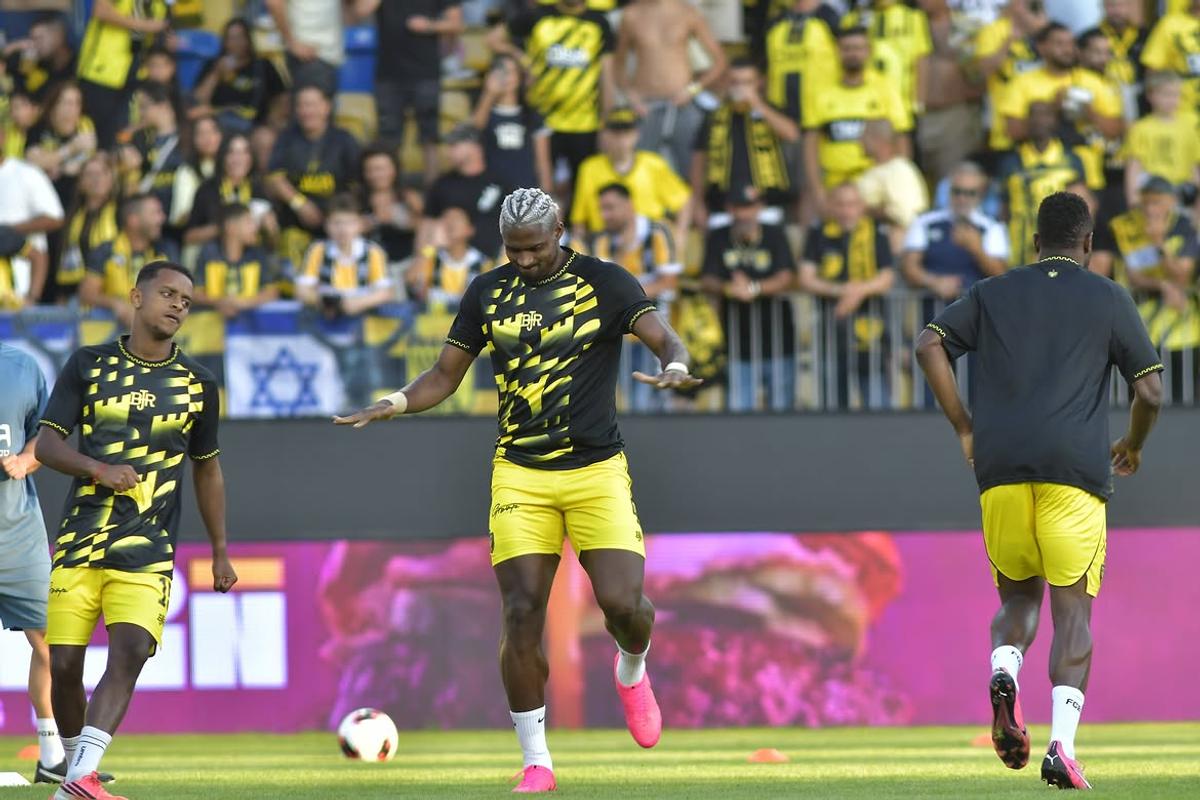 Beitar Ierusalim - AEK Larnaca, pe „Ilie Oană”