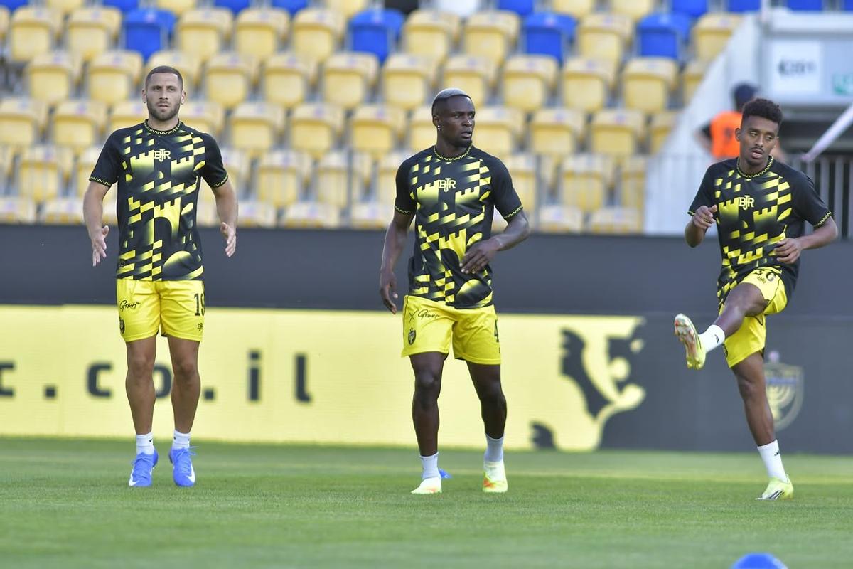 Beitar Ierusalim - AEK Larnaca, pe „Ilie Oană”