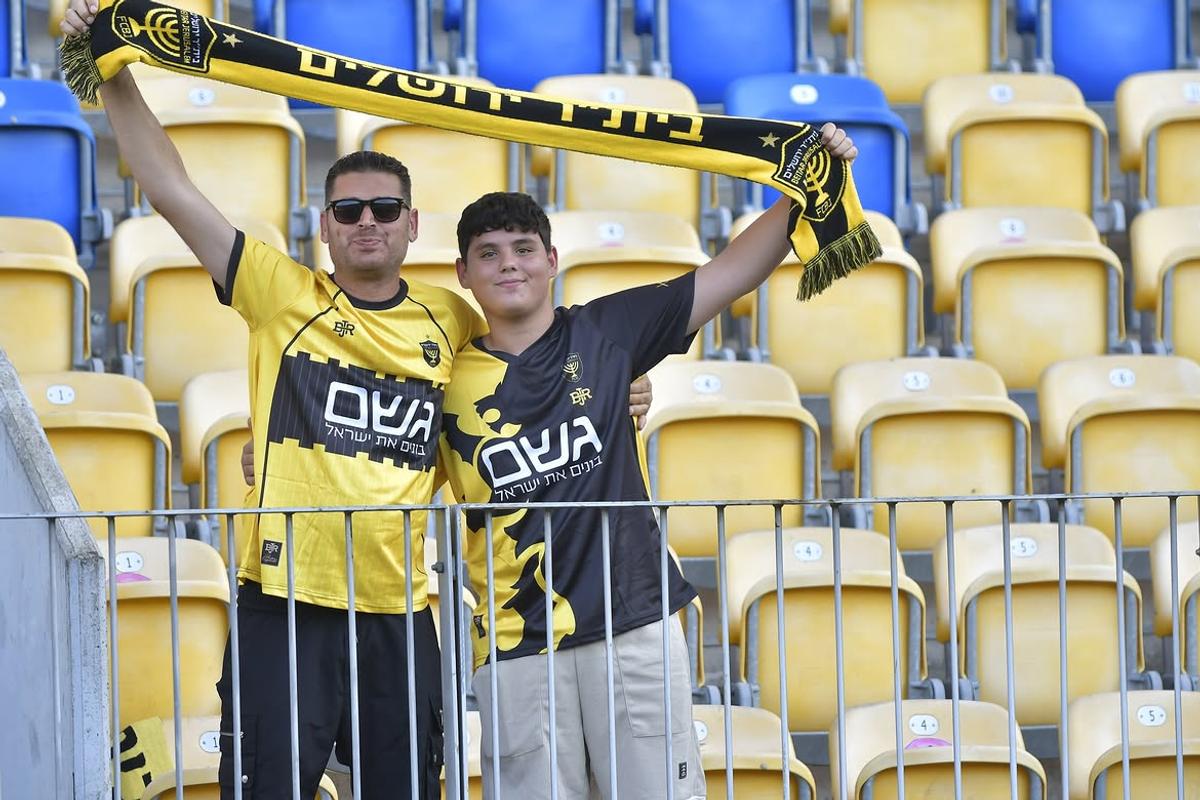 Beitar Ierusalim - AEK Larnaca, pe „Ilie Oană”