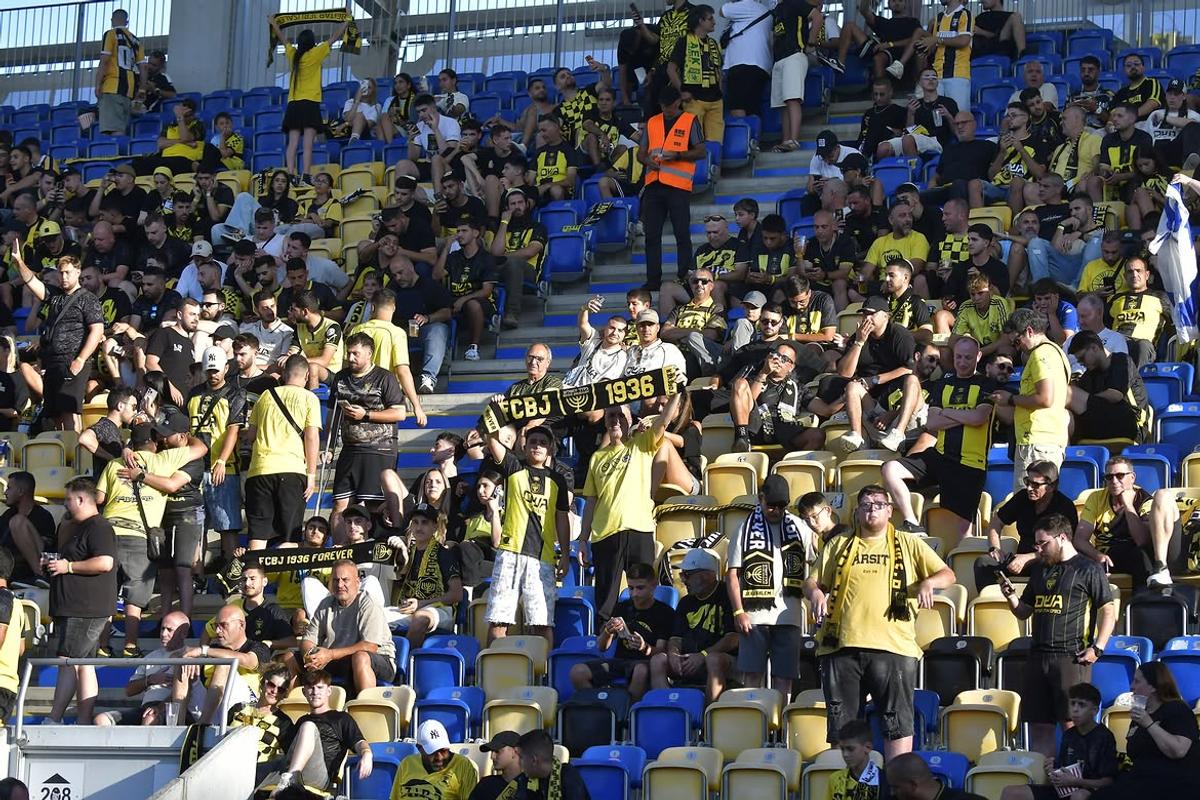 Beitar Ierusalim - AEK Larnaca, pe „Ilie Oană”