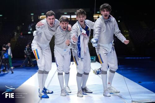 Răzvan Ursachi, George Dragomir, Vlad Covaliu și Radu Ni'u după ce au încheiat duelul cu Ungaria FOTO FIE