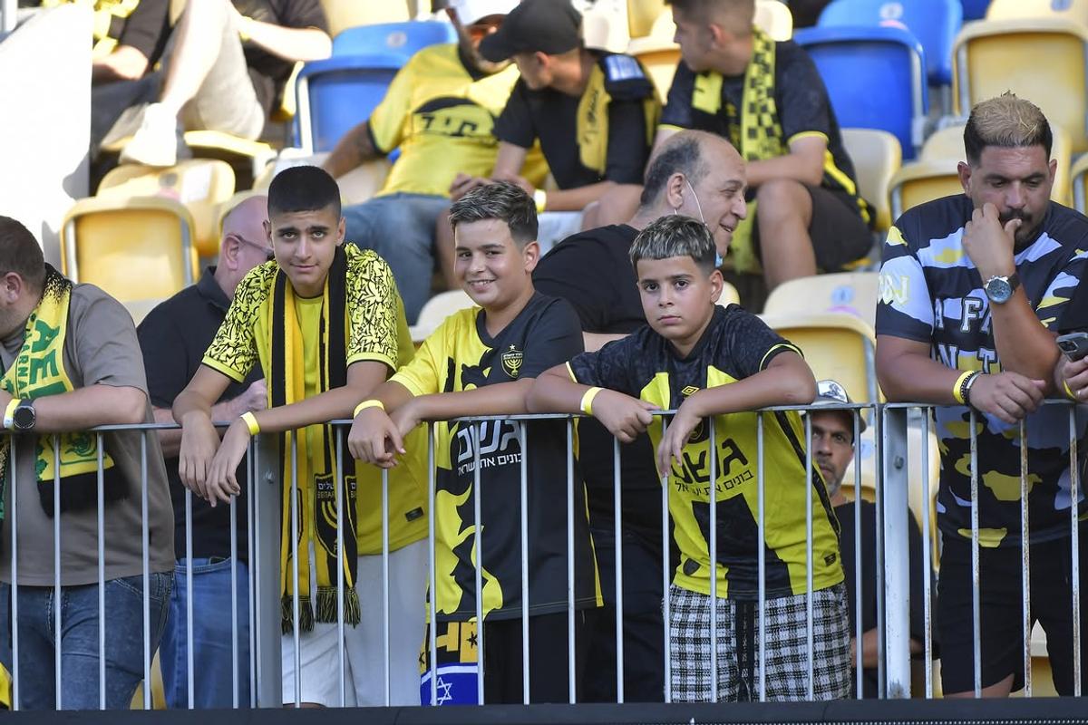 Beitar Ierusalim - AEK Larnaca, pe „Ilie Oană”