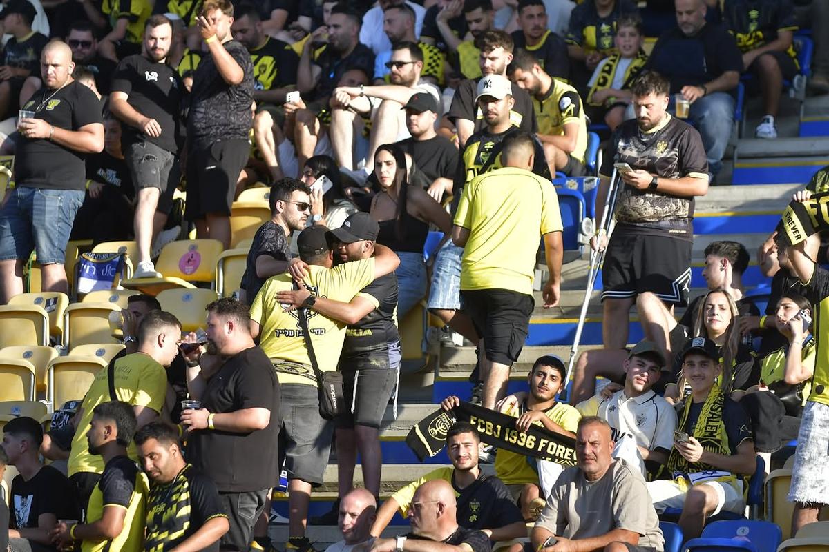 Beitar Ierusalim - AEK Larnaca, pe „Ilie Oană”