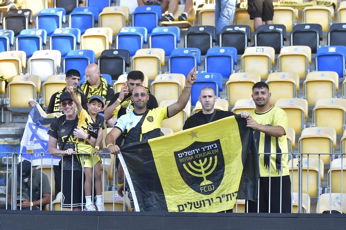 Beitar Ierusalim - AEK Larnaca, pe „Ilie Oană”