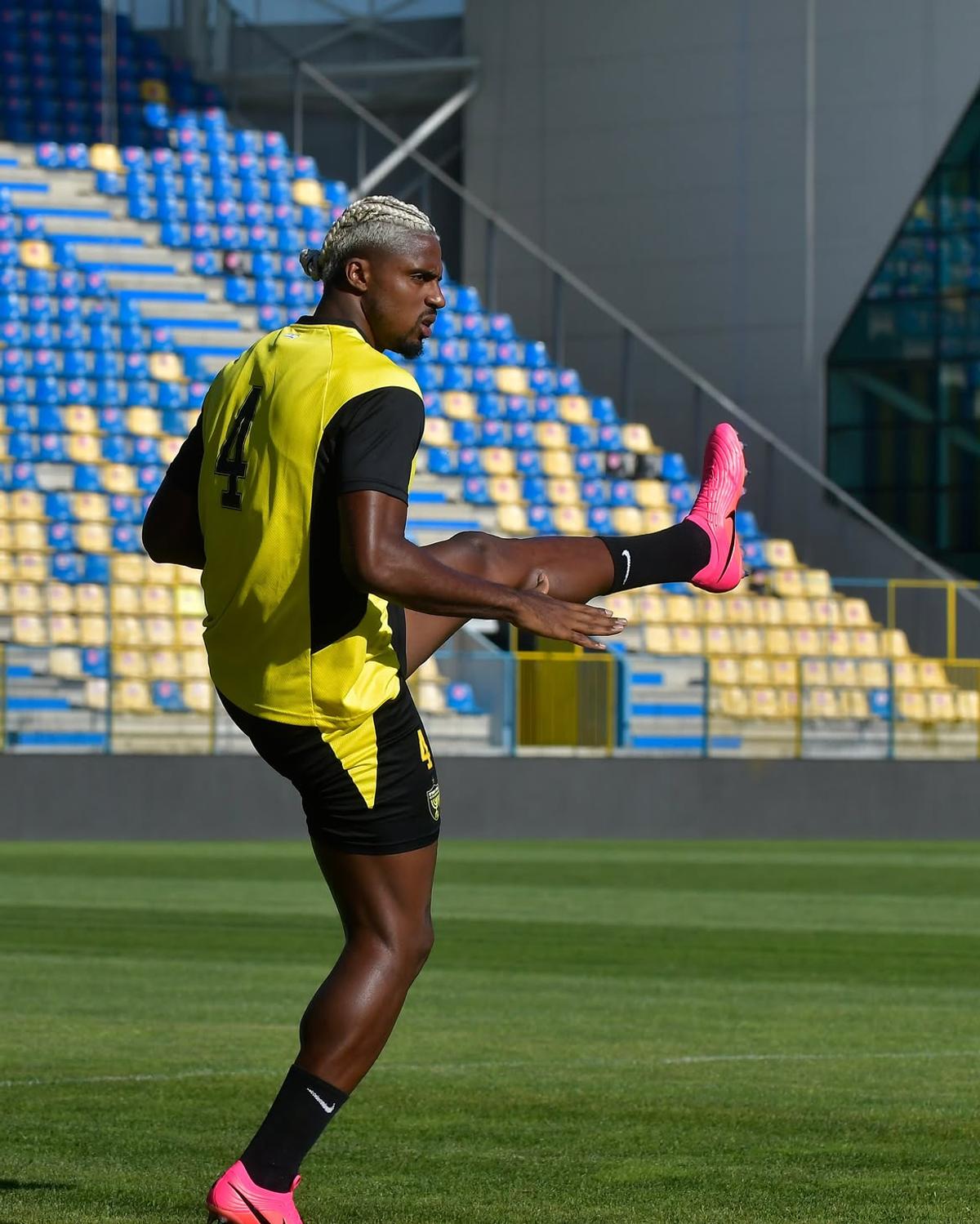Beitar Ierusalim - AEK Larnaca, pe „Ilie Oană”
