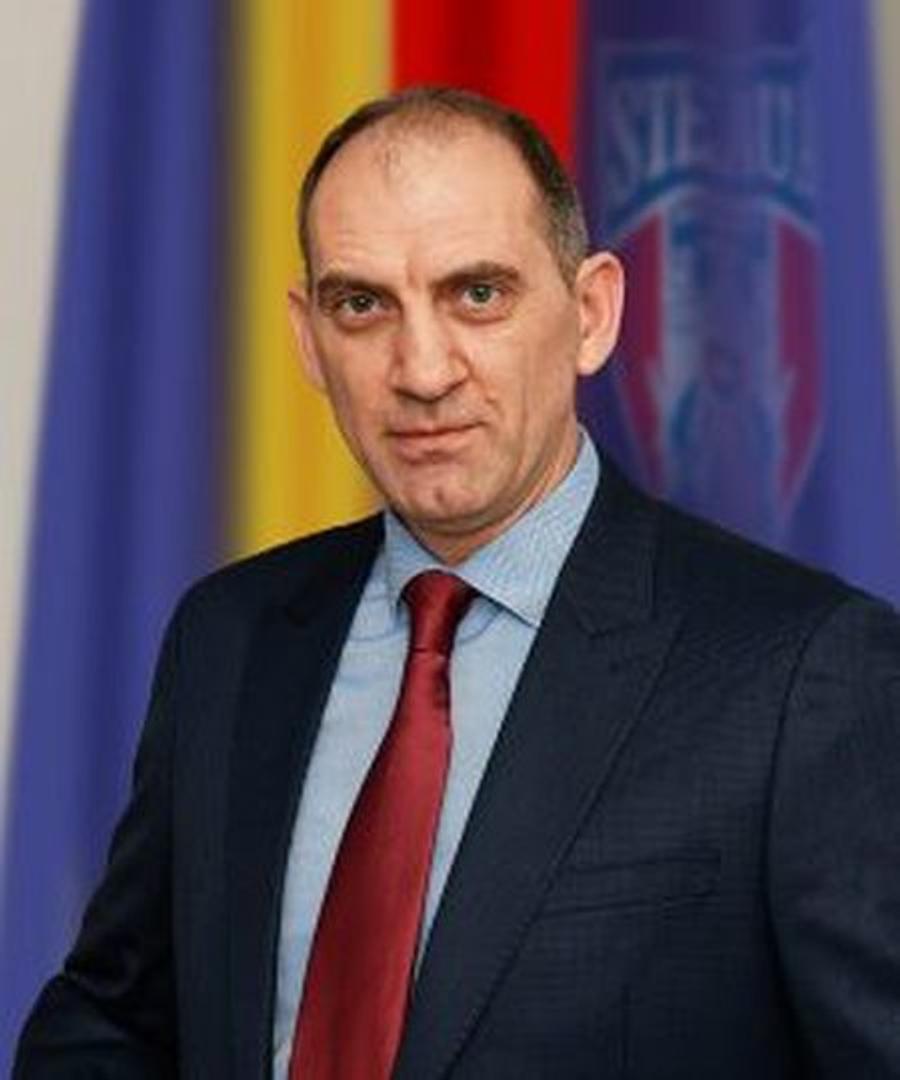 Vicepreședintele Cristian Cîrlan EXCLUSIV Acuze de infracțiuni în lanț la CSA Steaua! „Gradații” Bixi Mocanu și Cristian Cîrlan se contrazic în cazul Florentin Dumitru: „E uzurpare de calități oficiale”