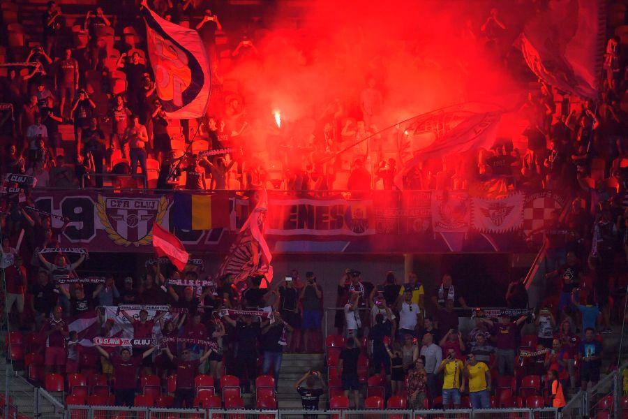 Galeria numeroasă, colorată și vocală a CFR-ului la Praga Nimeni nu o mai suportă pe FCSB! Două ipostaze inimaginabile surprinse de fotoreporterul GSP Raed Krishan